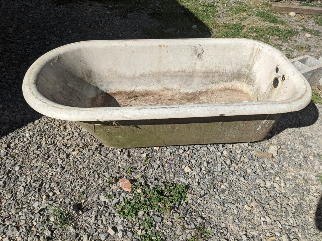 antique cast iron tub